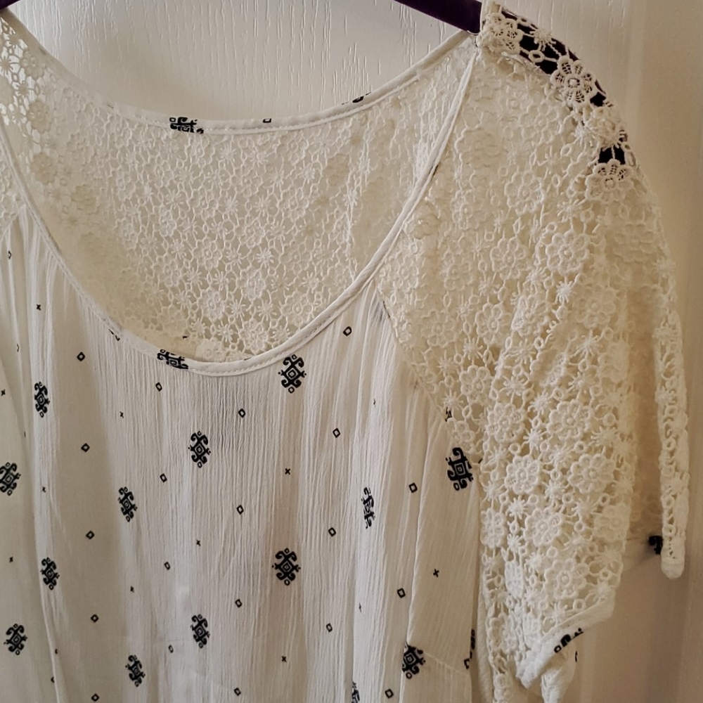 Torrid split back blouse - Picture 3 of 5